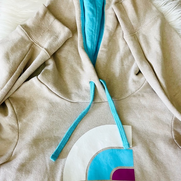 sand colored hoodie from The North Face! 🤎 - Picture 2 of 4